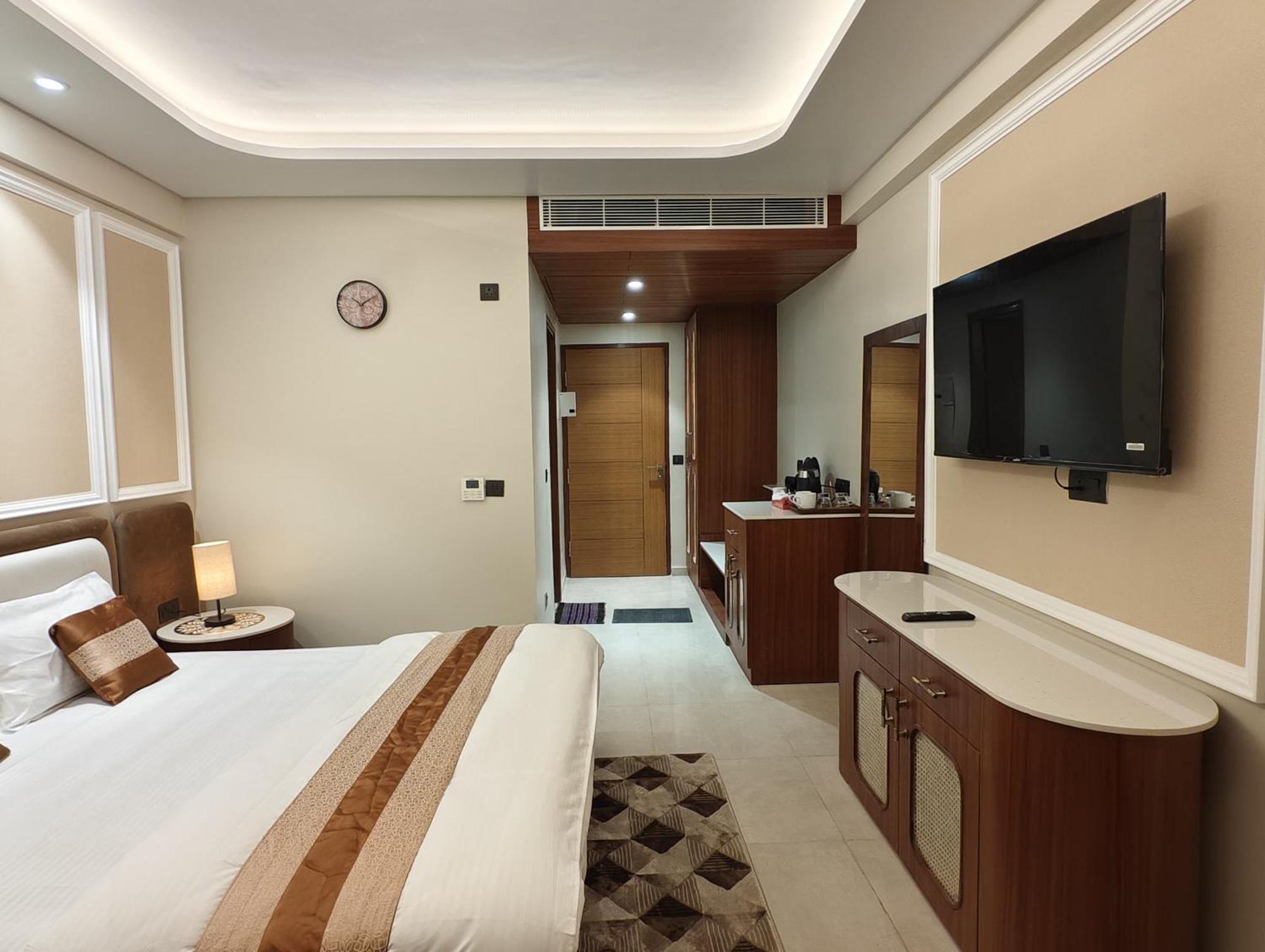 Omaxe Hazratganj , Khusi Mahal Bed & Breakfast Lucknow Exterior photo