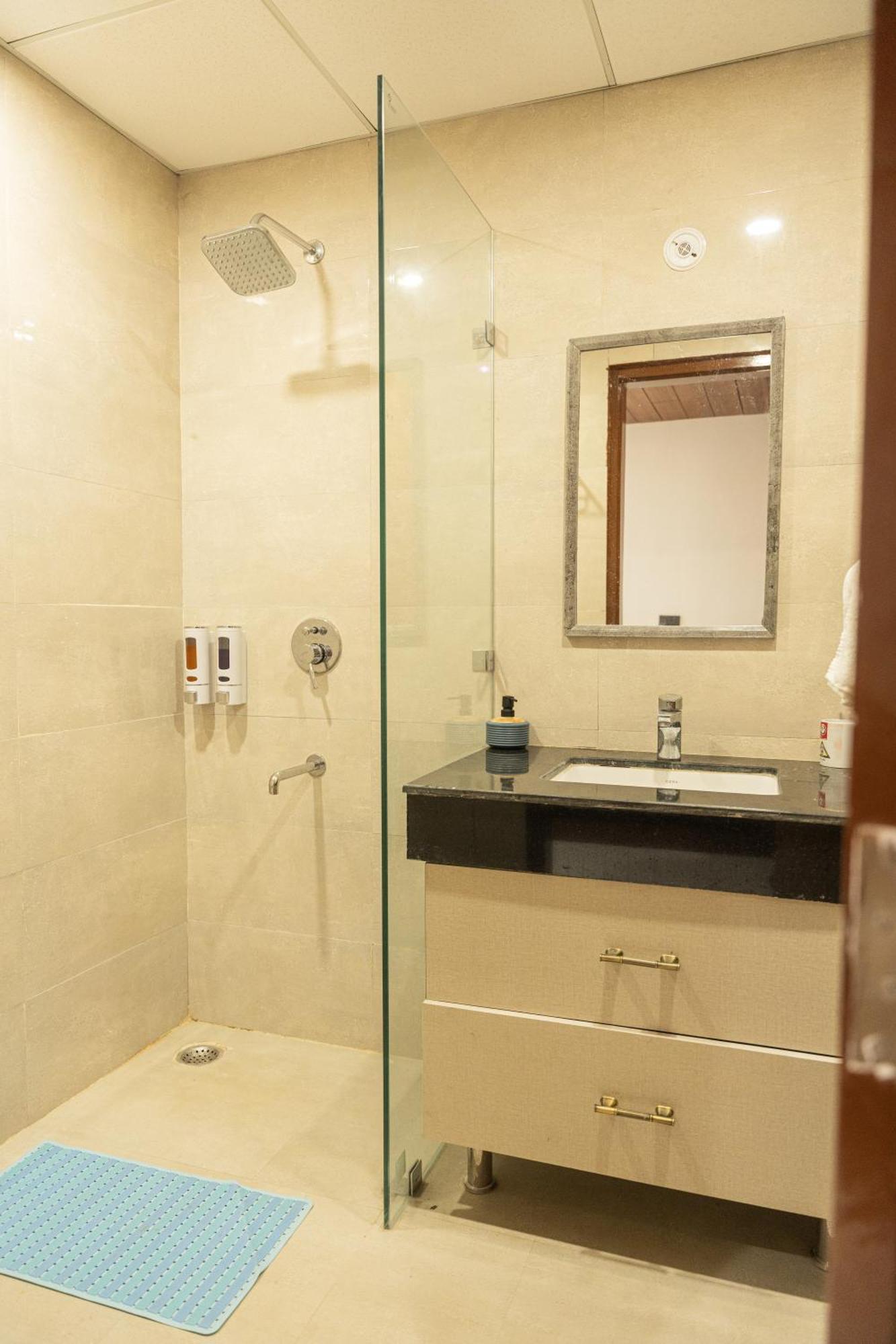 Omaxe Hazratganj , Khusi Mahal Bed & Breakfast Lucknow Exterior photo