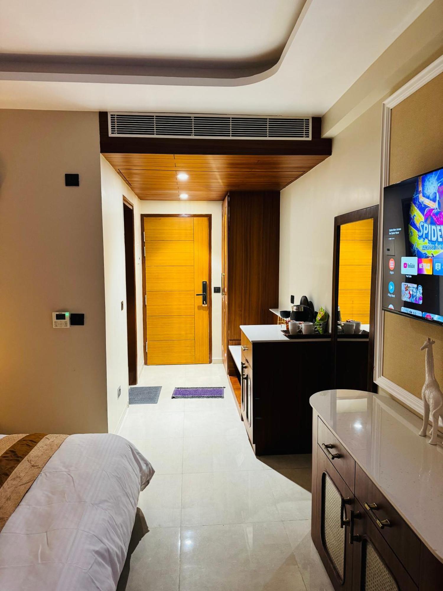 Omaxe Hazratganj , Khusi Mahal Bed & Breakfast Lucknow Exterior photo